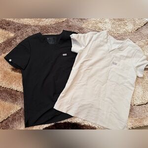 2 PACK Figs scrub tops